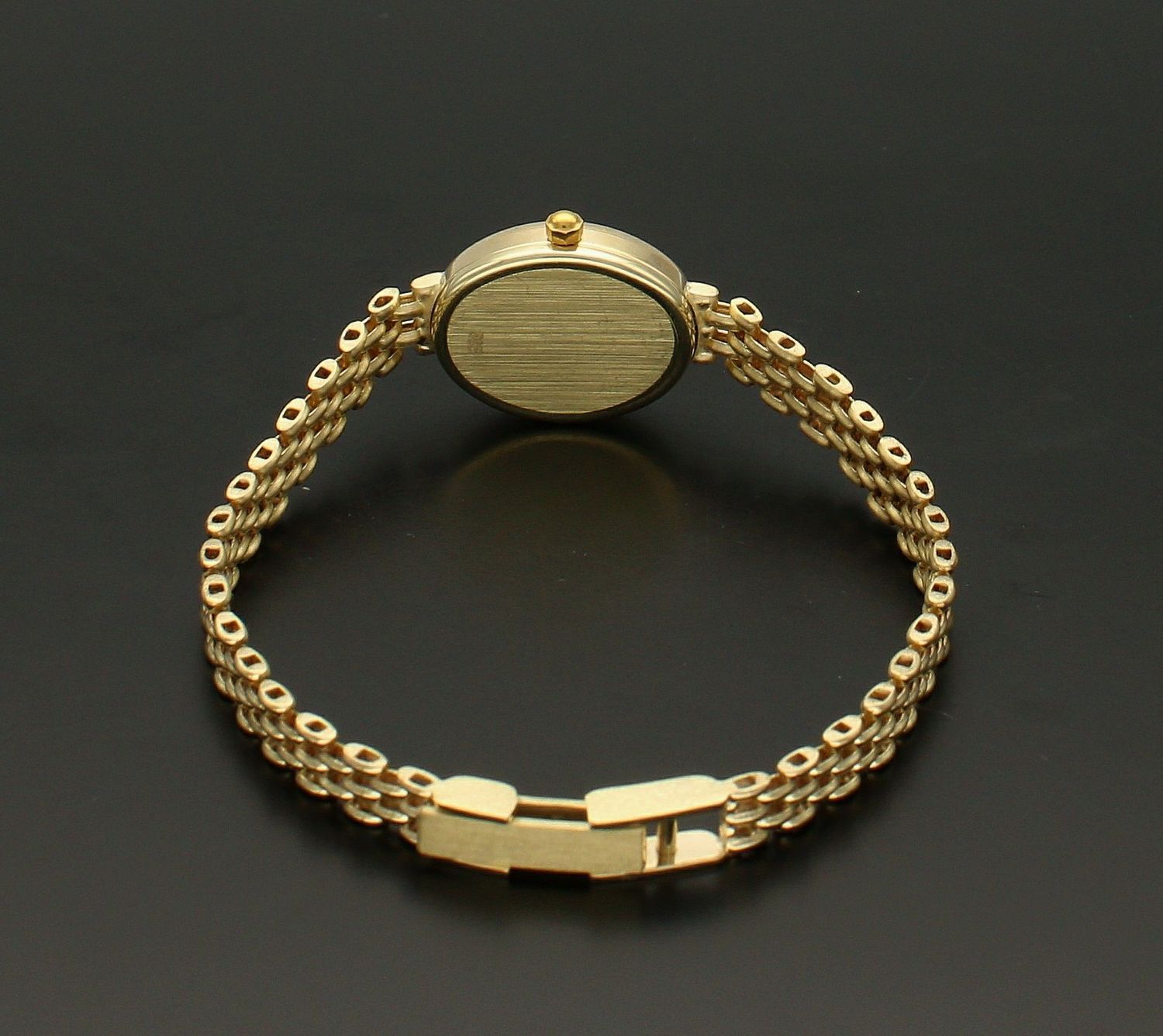 Damski zegarek złoty GENEVE ZG 147 wyposażony jest w kwarcowy mechanizm, zasilany za pomocą baterii. Posiada bardzo wysoką dokładność mierzenia czasu +- 10 sekund w przeciągu 30 d (2).jpg